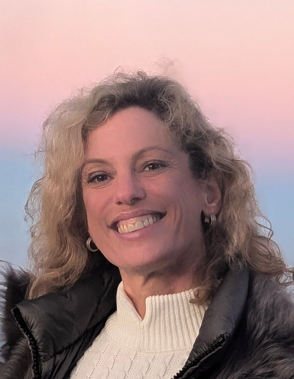 Kerstin Ottmann lächelt in die Kamera